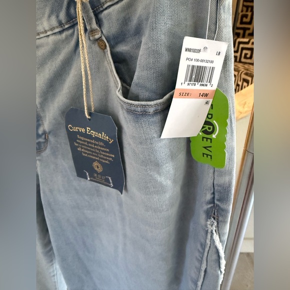 Democracy 14W Curve Equality Wide Leg Jeans Stretch Seam Detail NWT - Picture 3 of 8